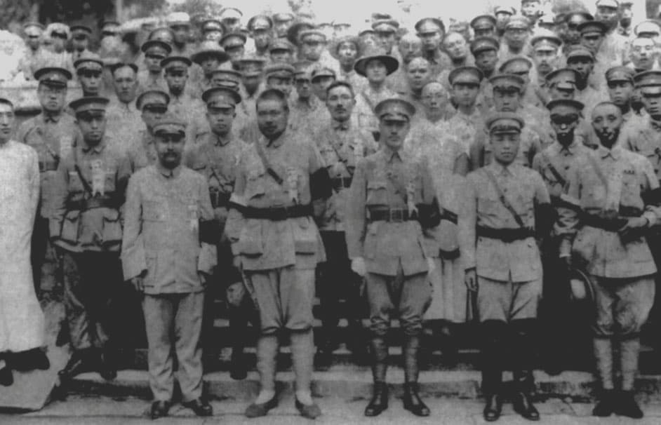 1928年7月6日，北伐告成后，蒋介石率军抵碧云寺祭孙中山