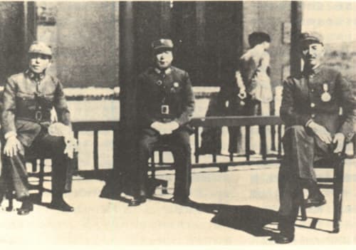 ​西安事變主角蔣介石（右）、張學良（左）及楊虎城（中）在事變發生前合影。