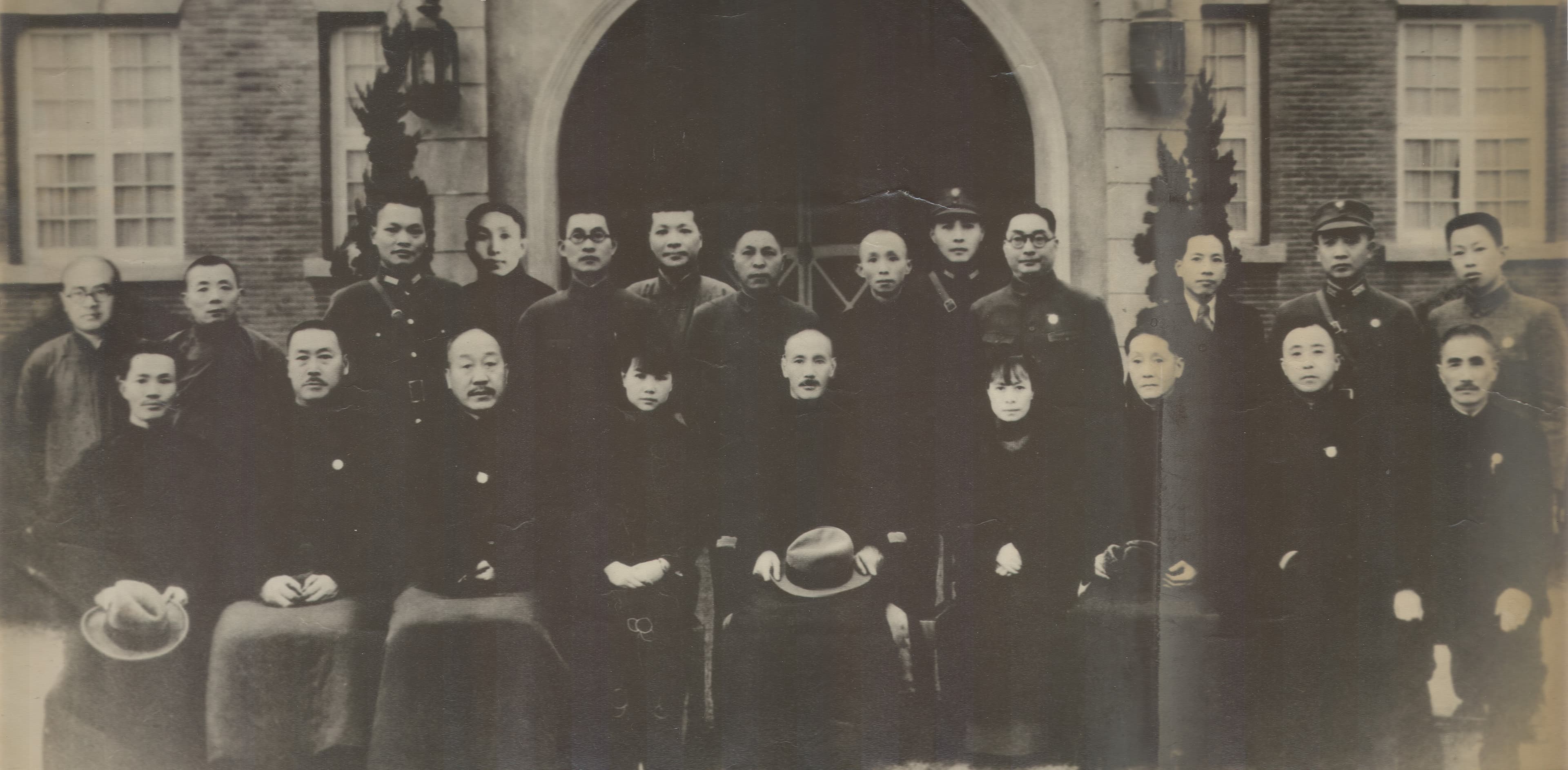 蒋获释后在南京和国民党要员的合影