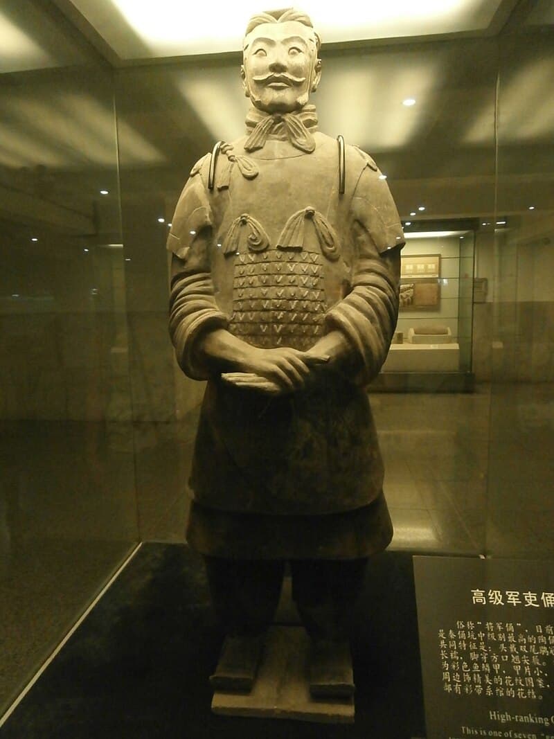 高级军吏俑 
